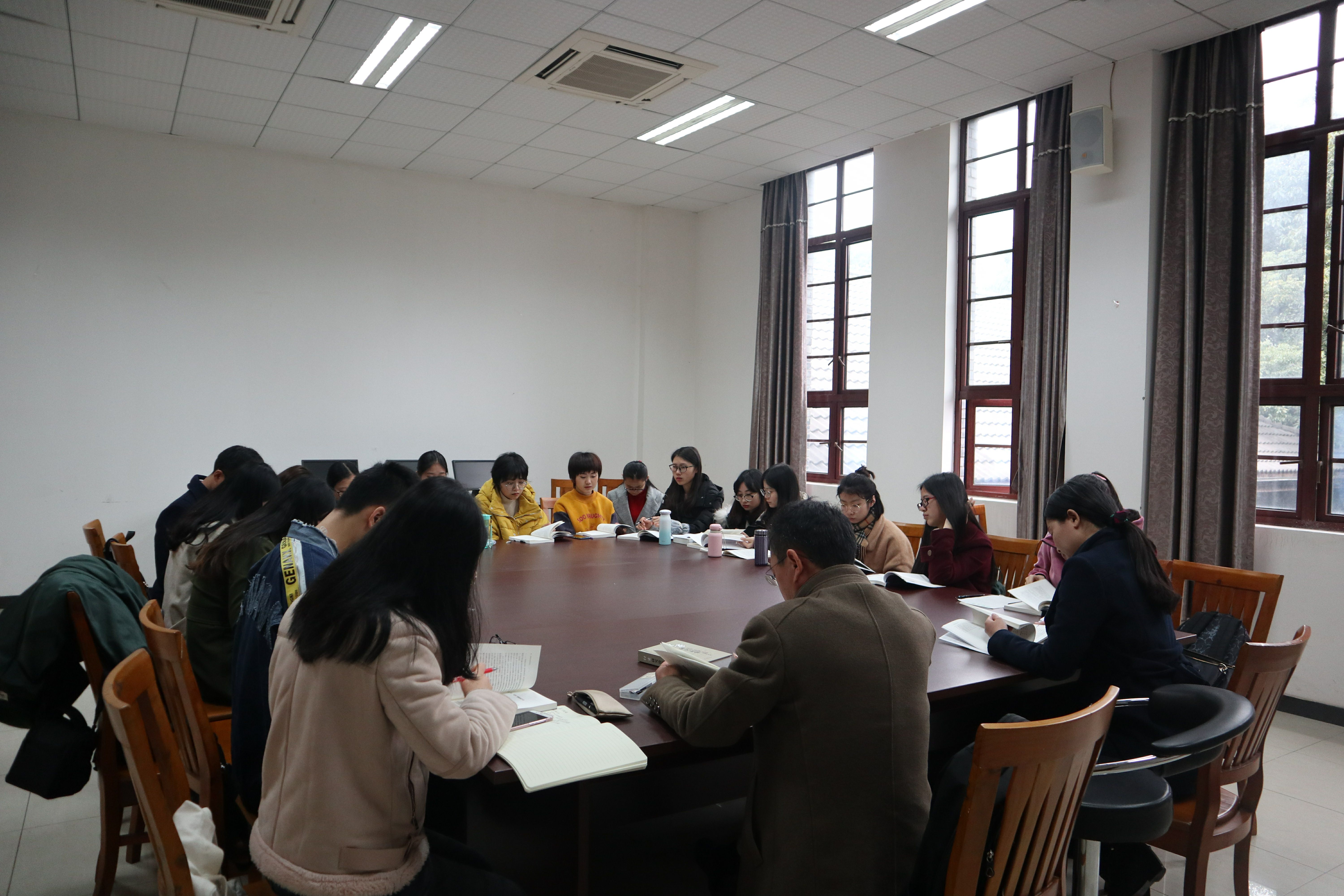 讨论会现场.jpg